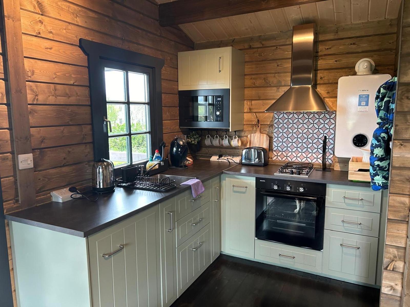 Little Rock Retreat Log Cabin With Hot Tub Castletown Gheoghegan المظهر الخارجي الصورة