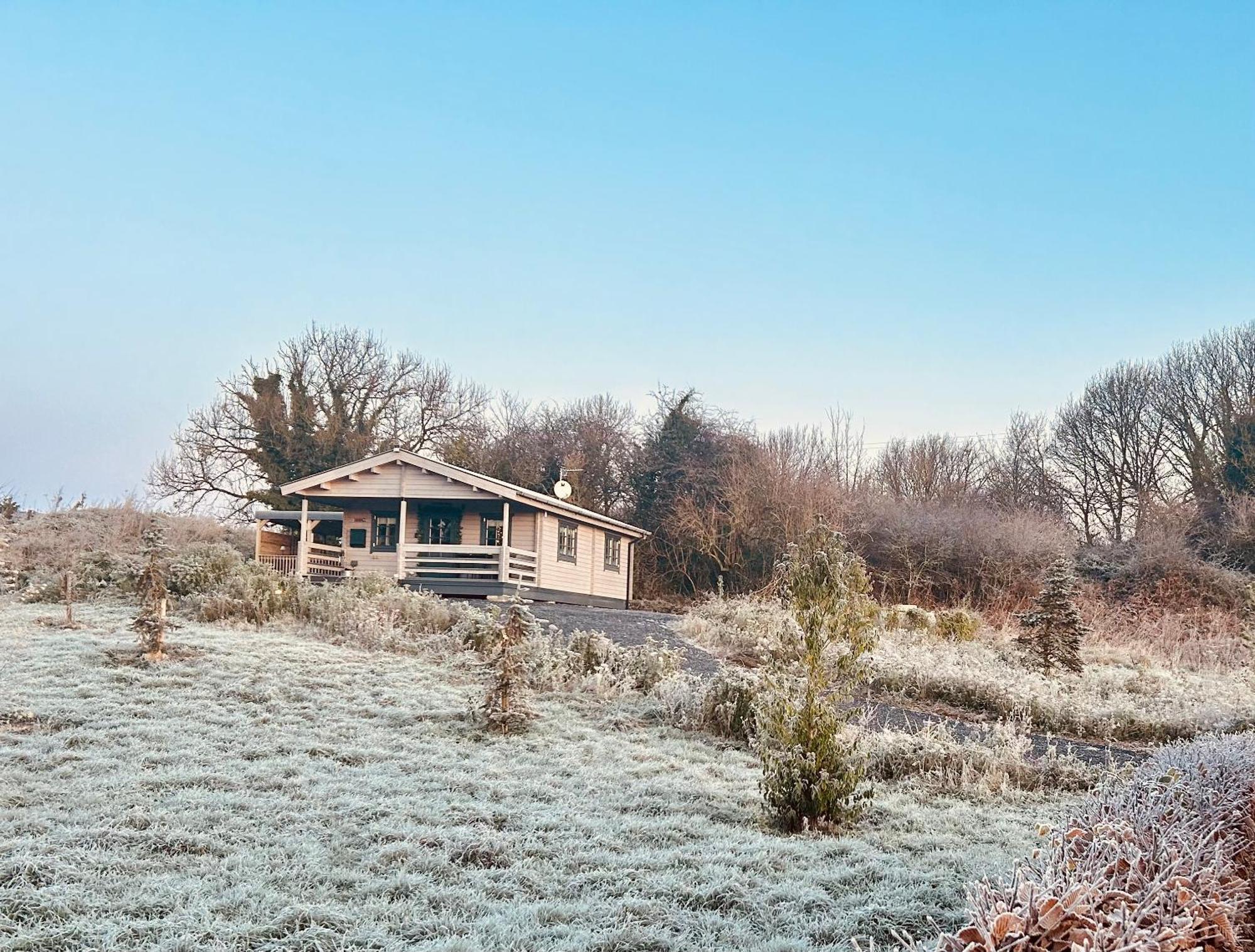 Little Rock Retreat Log Cabin With Hot Tub Castletown Gheoghegan المظهر الخارجي الصورة