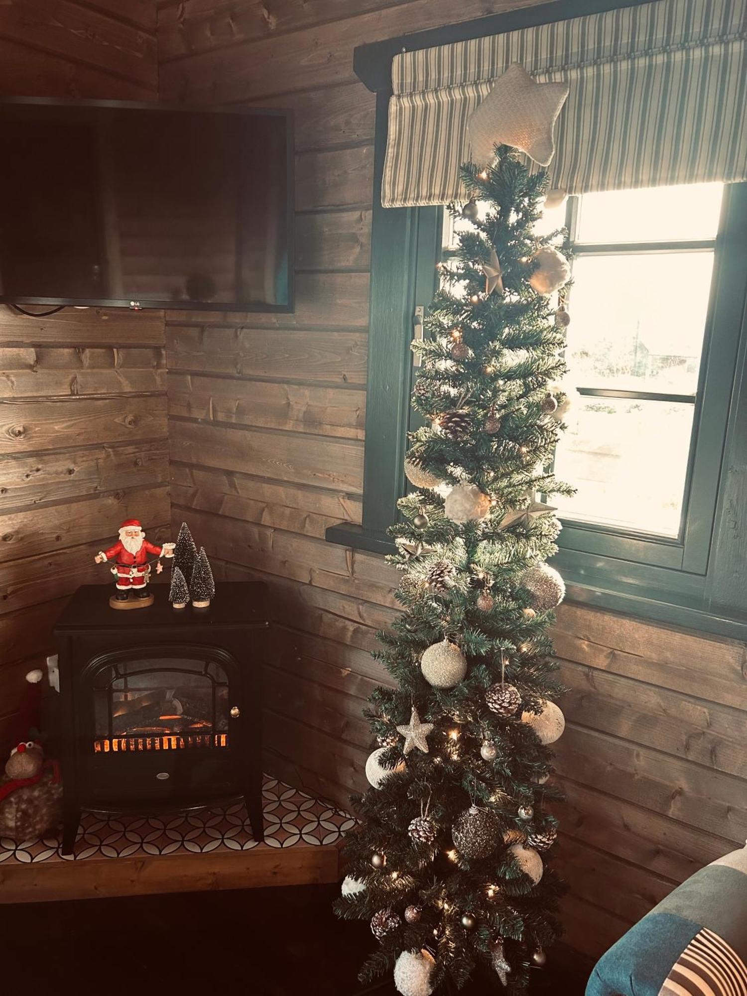 Little Rock Retreat Log Cabin With Hot Tub Castletown Gheoghegan المظهر الخارجي الصورة